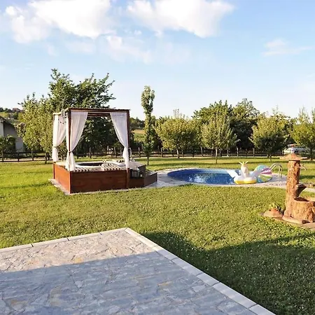 Дом отдыха Family House Maksimovic